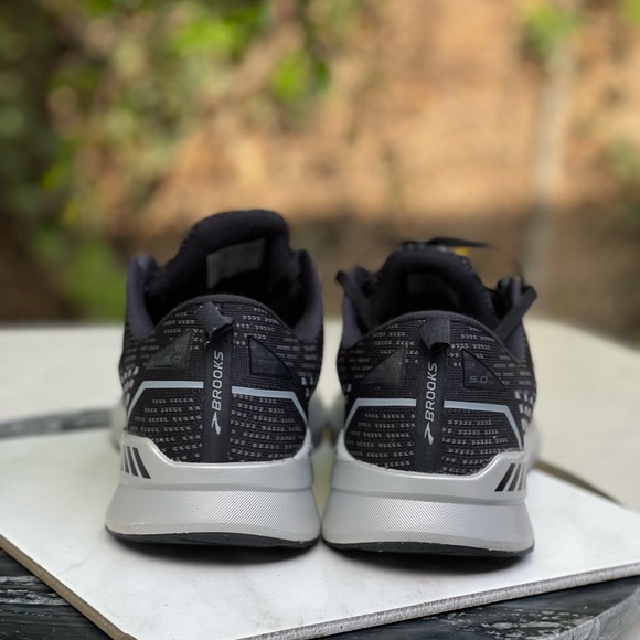 Levitate 5 Running Shoe men’s size  13 gently used 
BROOKS - Picture 5 of 12